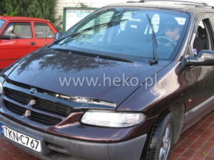 Owiewka szyby przedniej CHRYSLER Voyager gs 1996-2000 (klejona)